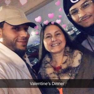 Meet your Posher, Gloria